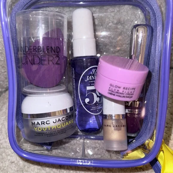 Sol De Janeiro travel set with moisturizing product gifts. - Picture 1 of 6